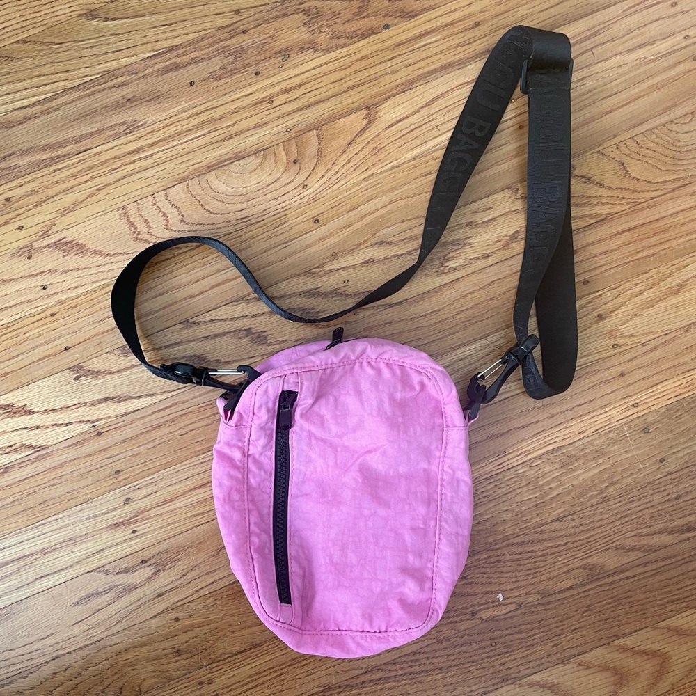 Pink Crossbody Baggu